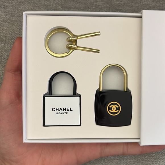 CC Black and Gold Padlock Keychain Set - Picture 2 of 3